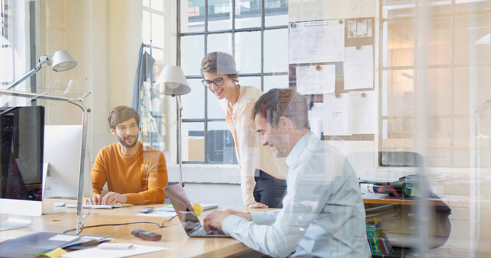 Mitarbeitende in einem Office | Credit: Nils Hendrik Müller