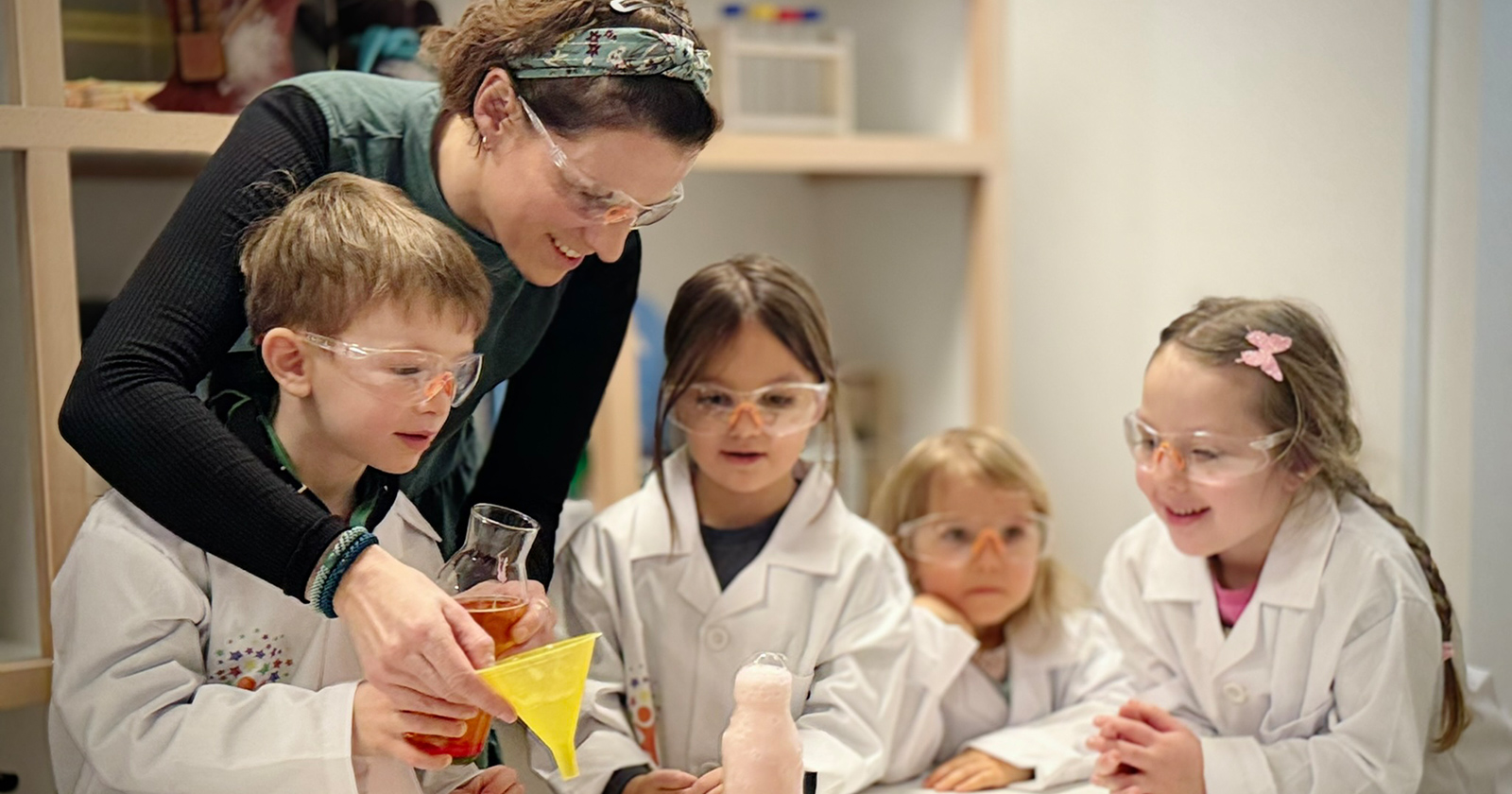 Kindergartenbetreuerin mit Kindern | Credit: Stadtgemeinde Hallein