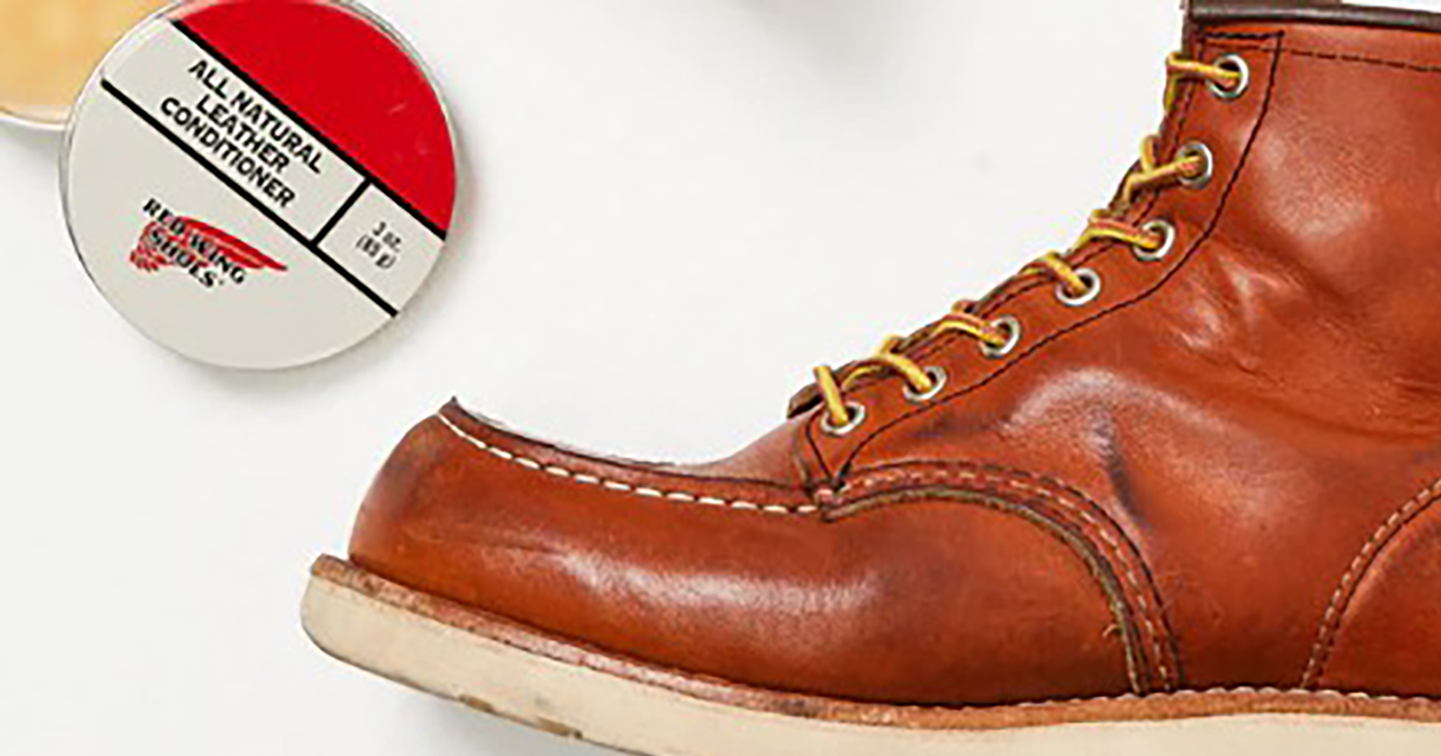 Braune Schuhe mit Schuhpflege | Credit: Red Wing