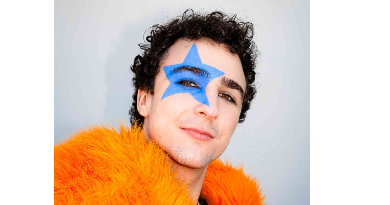 Ein Mann der lächelt