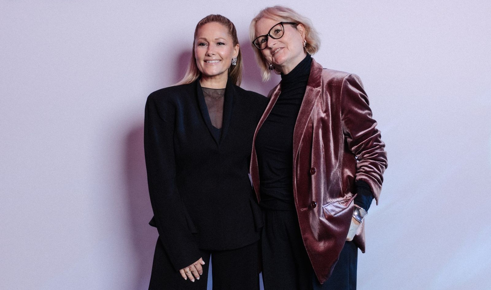 Porträt von Helene Fischer und Andrea Schröder nebeneinander stehend