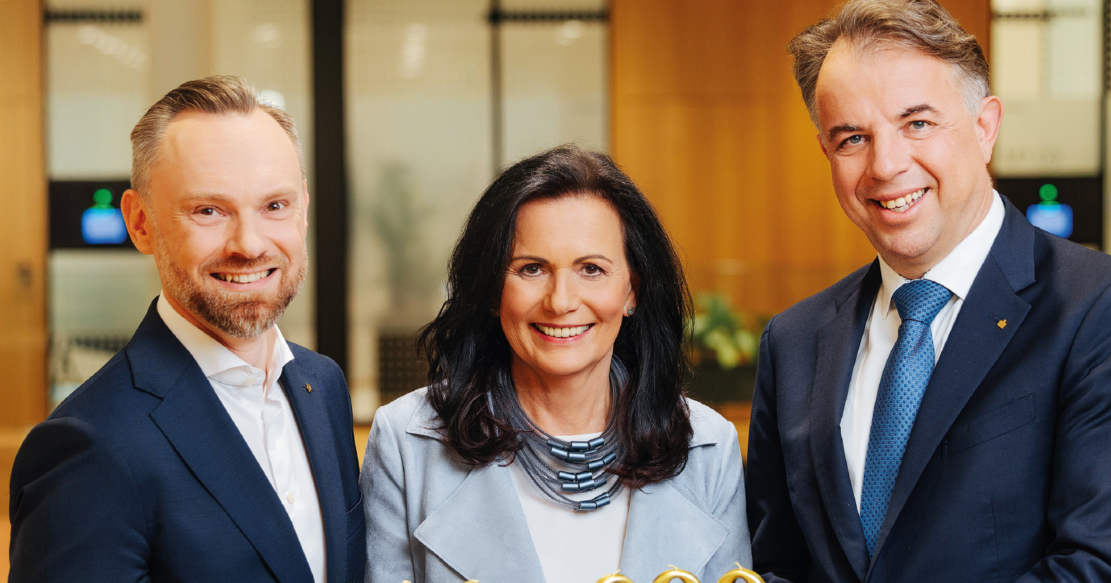 Die Kärntner Sparkasse-Vorstände Michael Koren, Mag. Ulrike Resei und Vorstandssprecher Mag. Siegfried Huber freuen sich über 200.000 vertrauensvolle Kundenbeziehungen in Kärnten | Credit: Daniel Waschnig