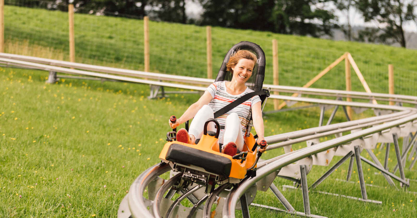 Eine Frau auf der Steirarodl