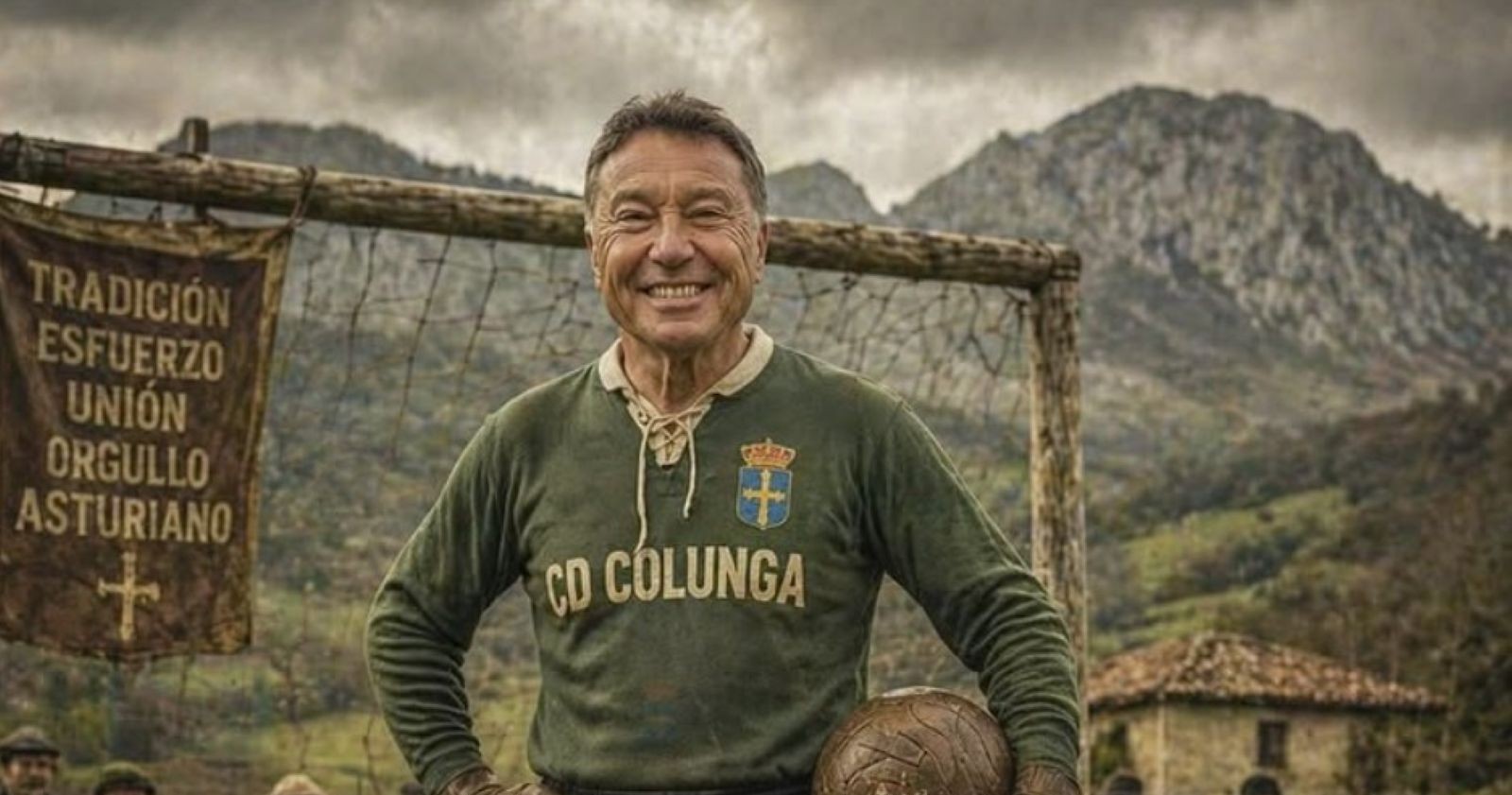 Angel Mateos Gonzales im grünen Trikot von CD Colunga, mit einem Ball unter dem Arm und einem Lächeln