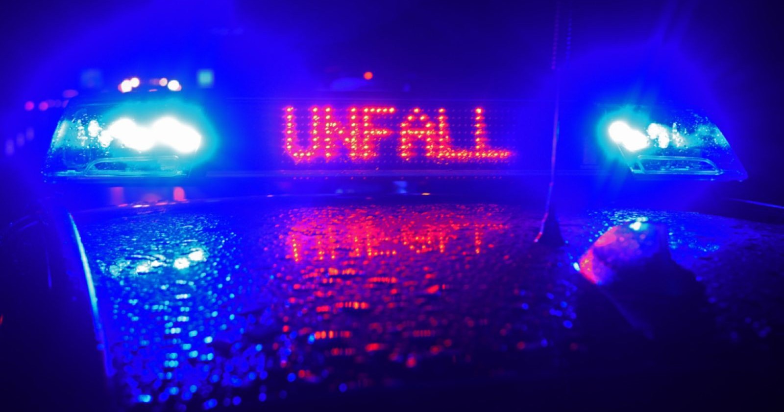 Ein Einsatzwagen mit Blaulicht.