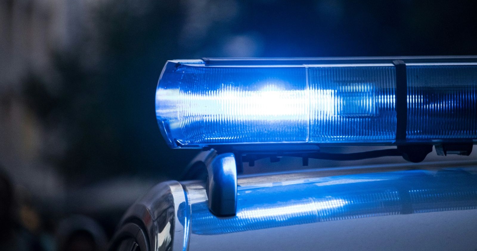 Polizeiauto mit Blaulicht nach Axt-Attacke am Linzer Südbahnhofmarkt in Linz