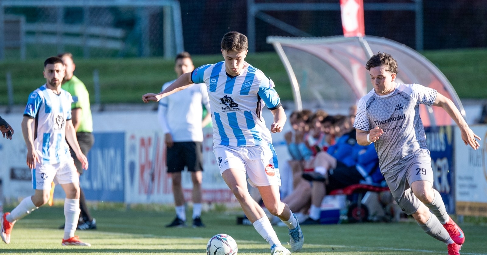 Mirnes Kahrimanovic im Einsatz gegen FC Pinzgau Saalfelden.