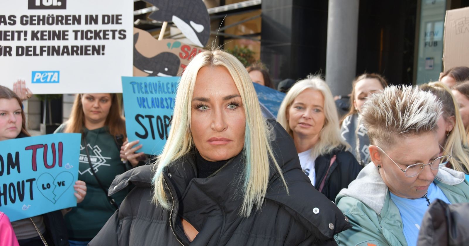 Sarah Connor bei PETA-Protest gegen Delfinarien – Sängerin äußert sich auch zum Drama um Buckelwal Timmy