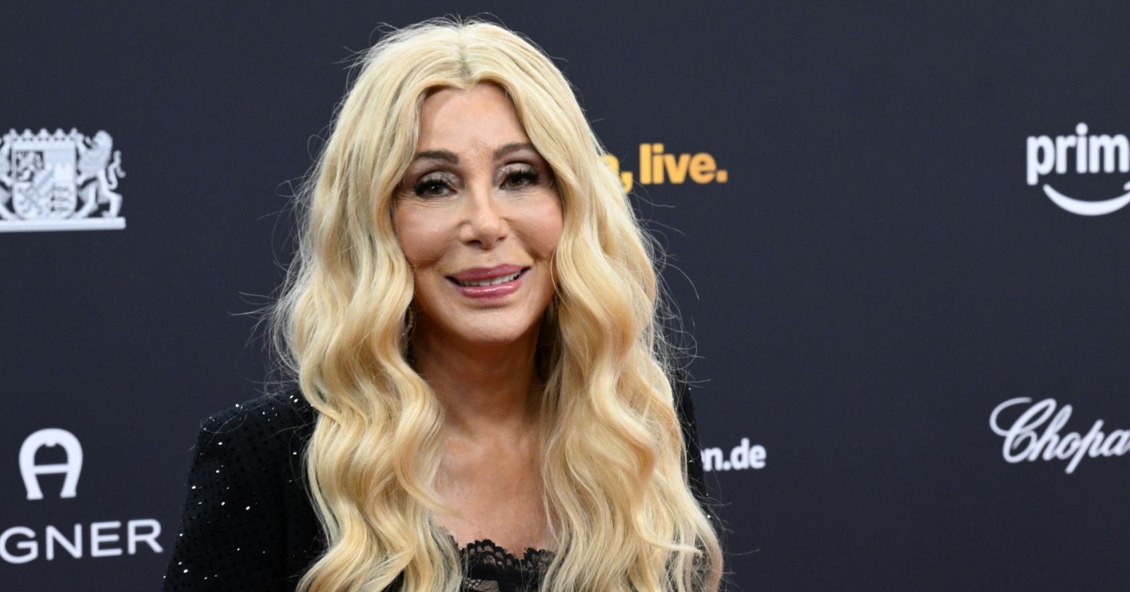 Cher bei Event-Auftritt – Sängerin sorgt mit Enthüllung über Enkelin und Familienleben für Schlagzeilen