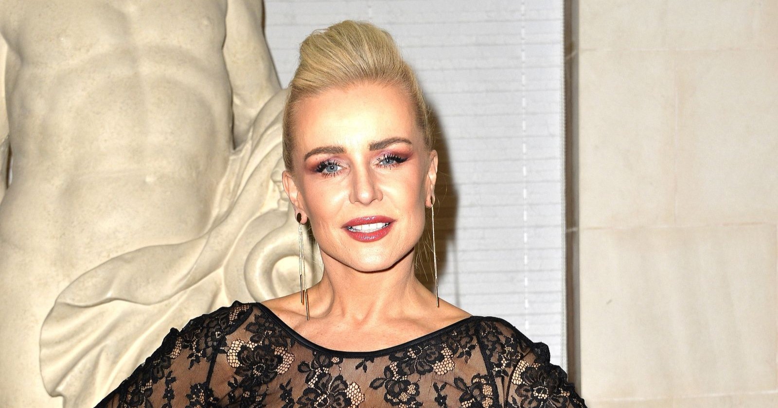 Diana Schell bei einem Event in elegantem schwarzen Spitzenkleid – die TV-Moderatorin hat kürzlich ihren jüngeren Partner geheiratet