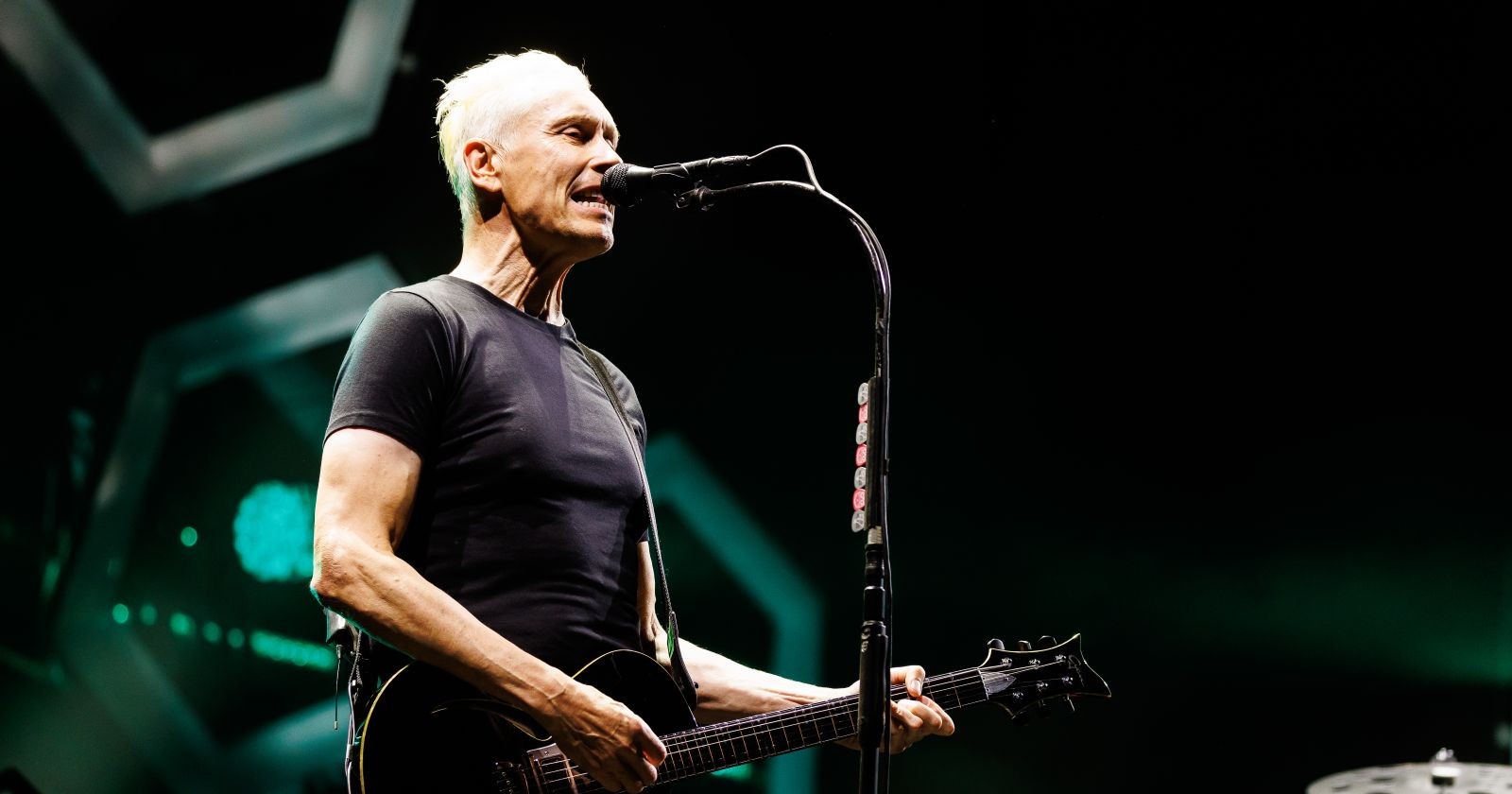 Sänger Farin Urlaub der Band "Die Ärzte" während eines Konzertes auf der "Space Stage" im Rahmen des "Frequency 2023" am Donnerstag, 17. August 2023 in St. Pölten