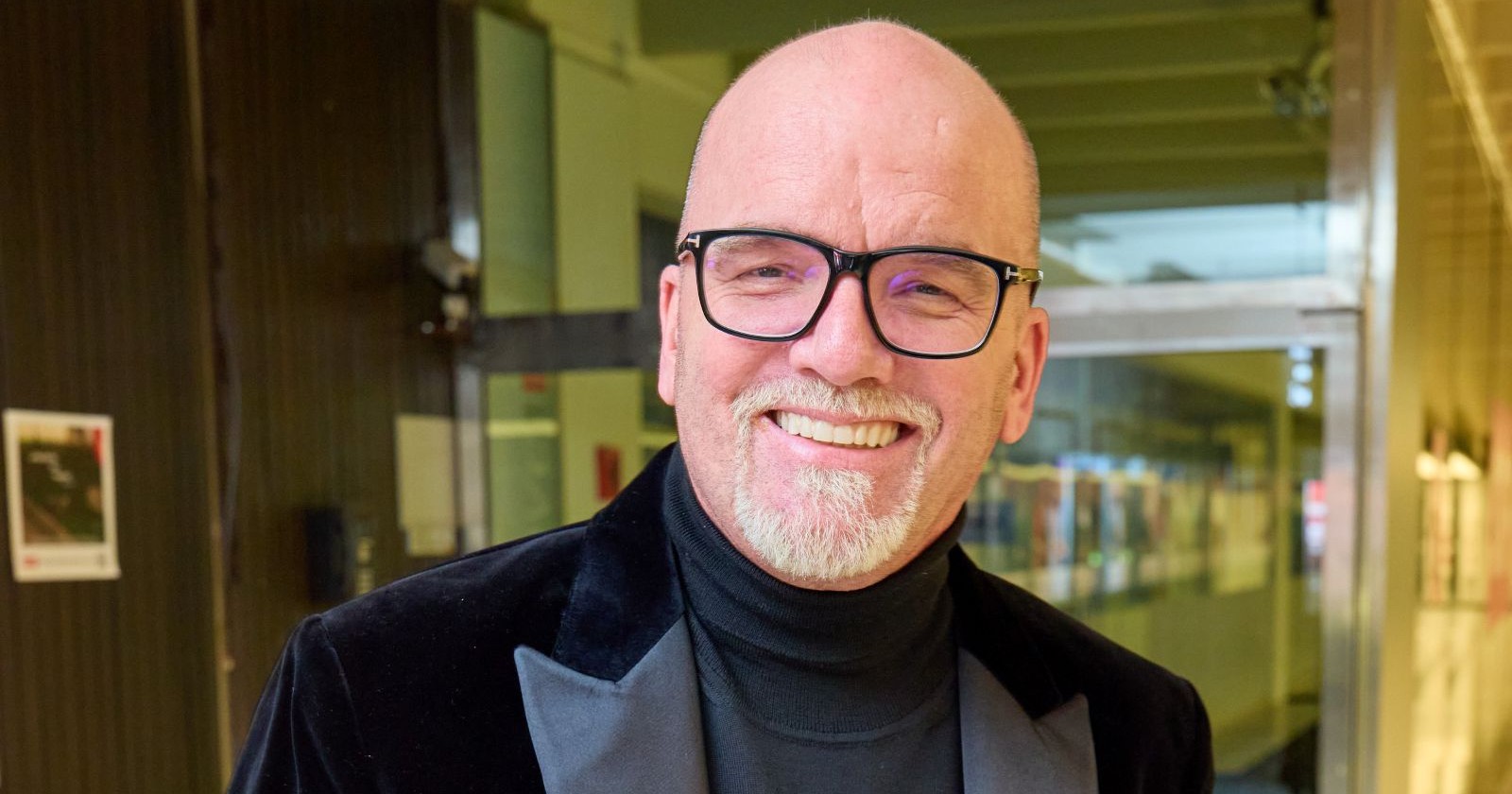 DJ Ötzi lächelt in die Kamera ohne Mütze – der erfolgreiche Schlagerstar Gerry Friedle bei einem öffentlichen Auftritt