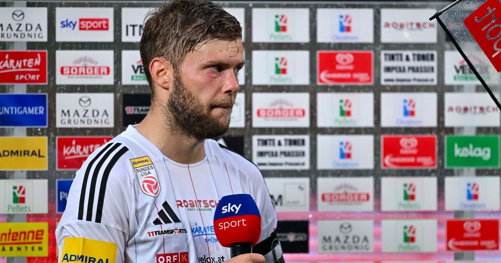 WAC-Kaüitän Dominik Baumgartner in einem Interview mit Sky nach einem Bundesligaspiel