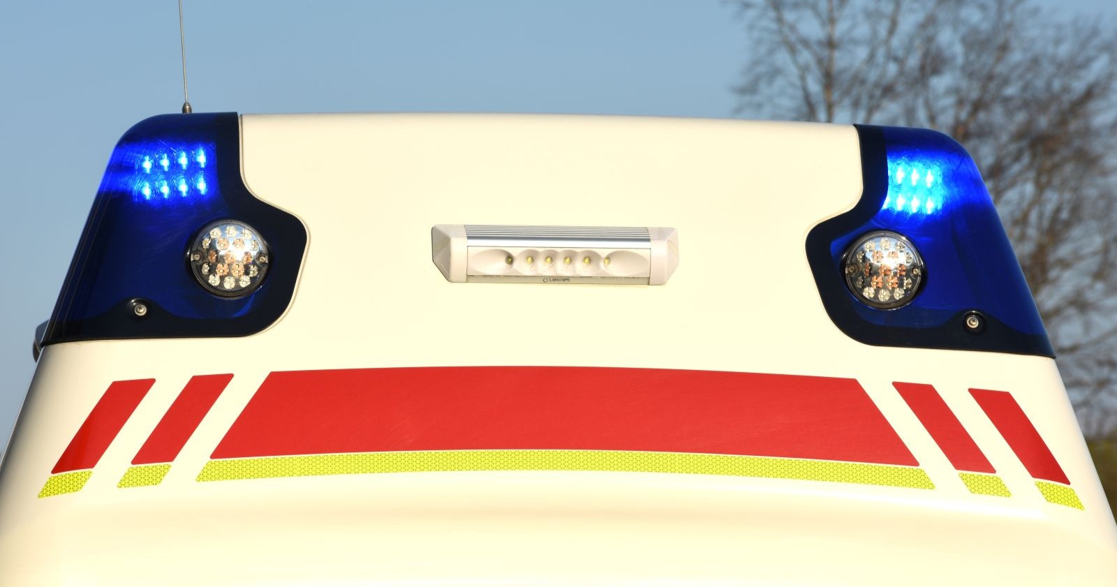 E-Scooter-Unfall Melk Scheibbs Niederösterreich Einsatzfahrzeug Polizei Rettung Blaulicht