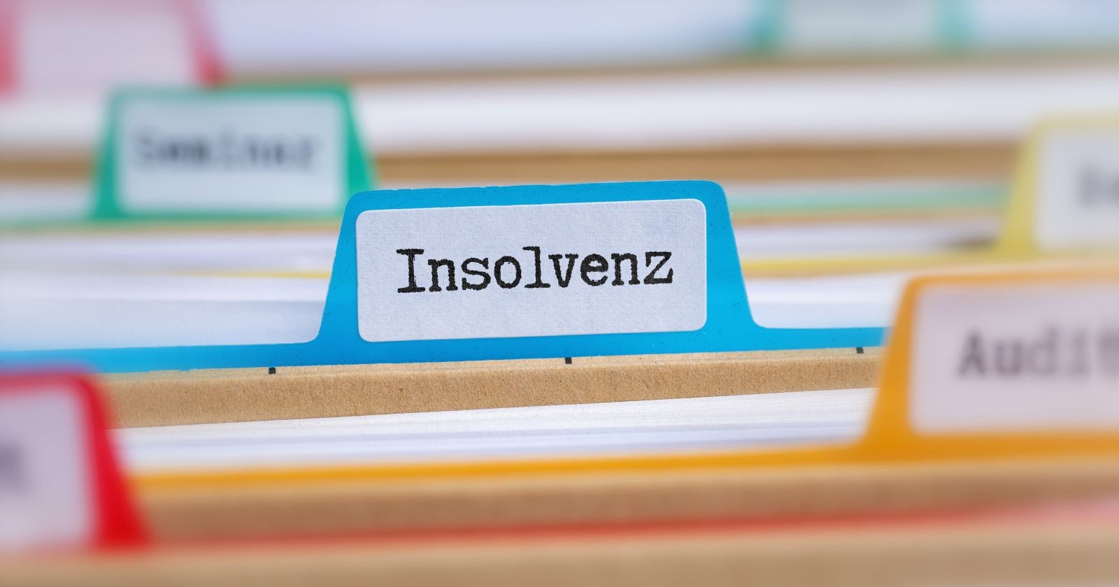 Aktenordner mit der Aufschrift Insolvenz; Symbolbild für das gescheiterte Sanierungsverfahren der Eitek GmbH in Österreich