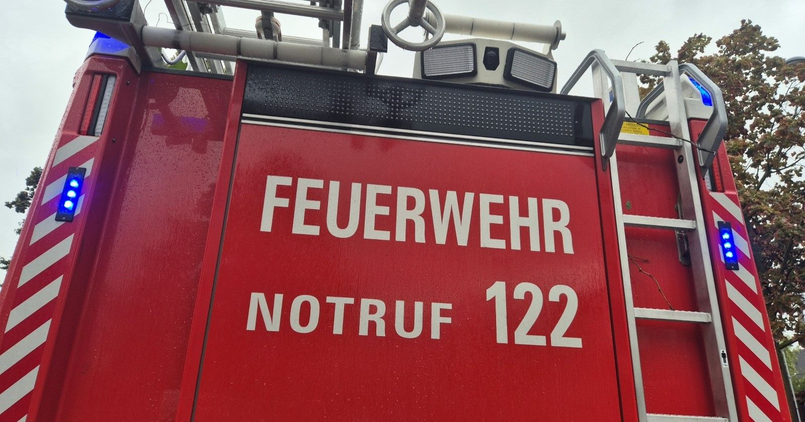 Einsatzwagen der Wiener Feuerwehr während eines Einsatzes in Wien