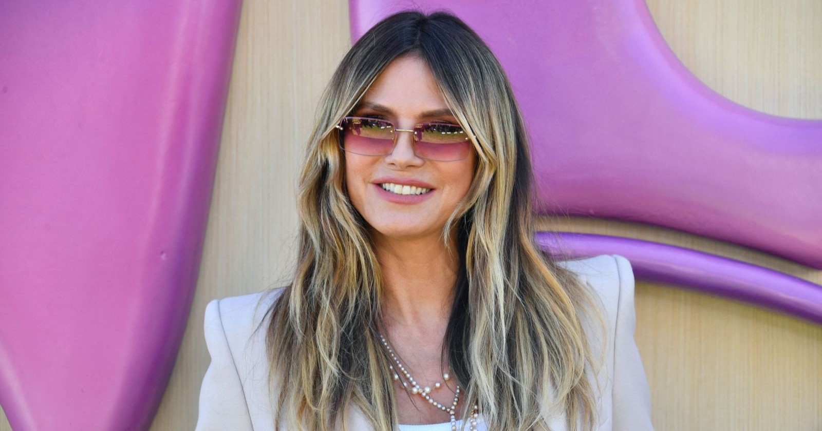 Heidi Klum bei einem Event in stylischem Outfit – GNTM 2026 Finale findet erstmals in Hollywood statt