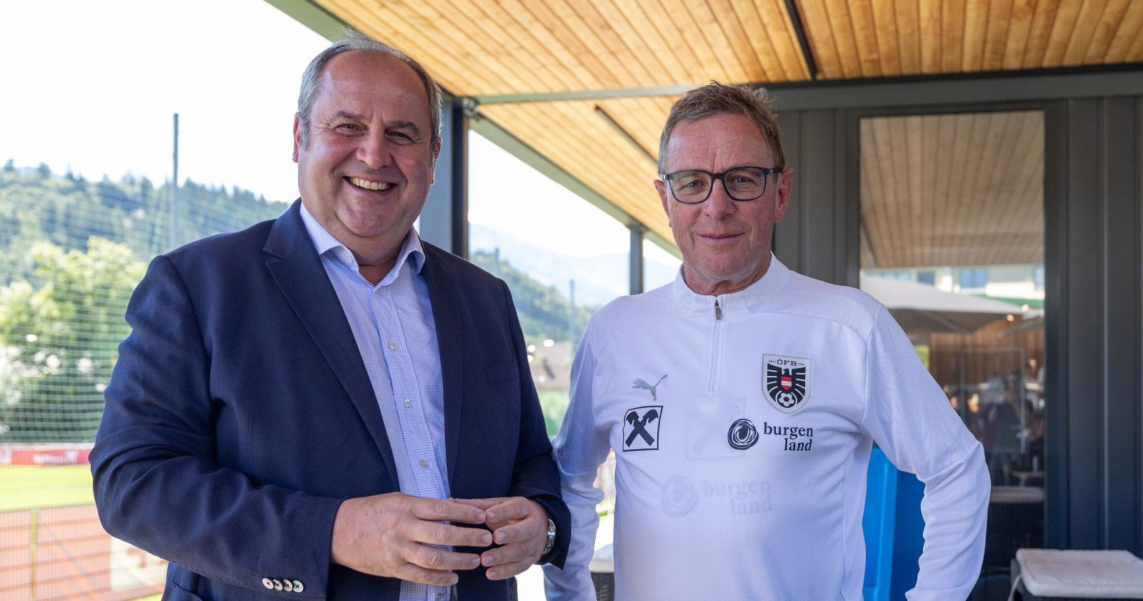 Josef Pröll und Ralf Rangnick stehen gemeinsam in Windischgarsten