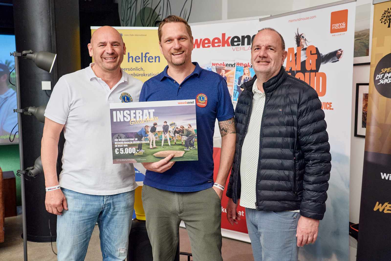 Gewinnerteam beim Charity-Minigolf von Lions Club Traun und Weekend Magazin mit Hauptpreis
