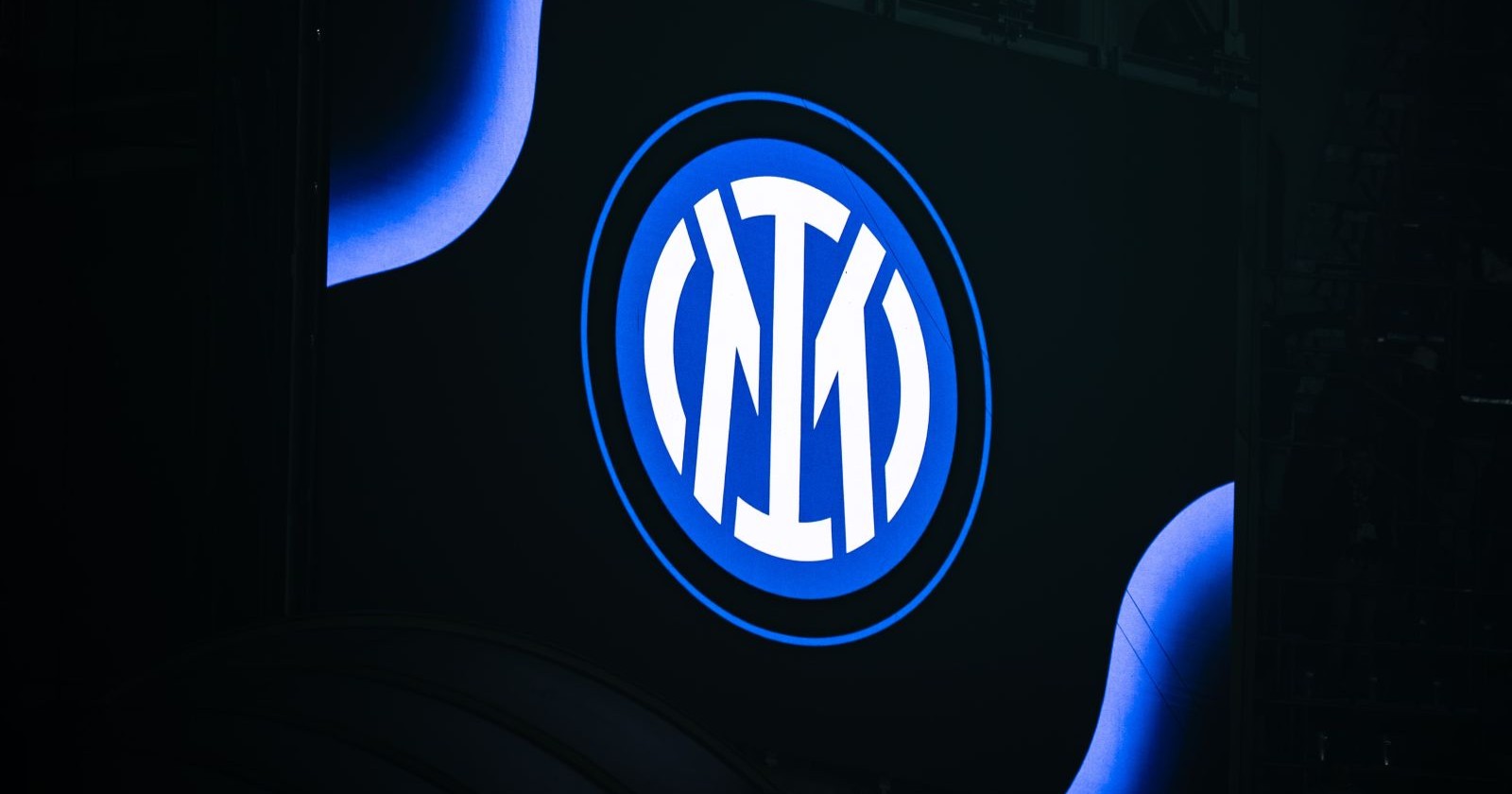 Inter Mailand Logo auf großer LED-Wand – Traditionsklub aus Italien und ehemalige Station von Mircea Lucescu
