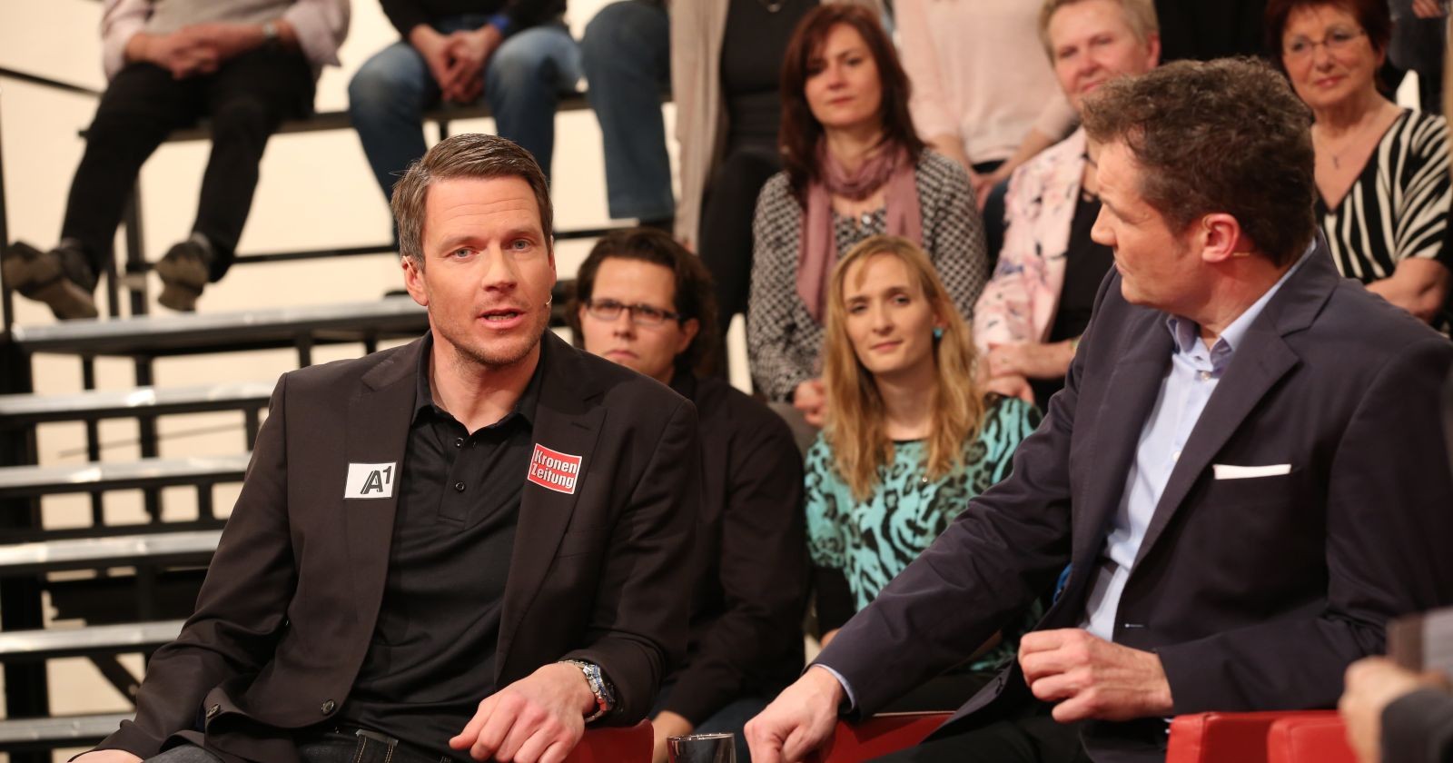 Roland Assinger in einem TV-Studio, der Damen-Cheftrainer hat seinen Rücktritt angekündigt-