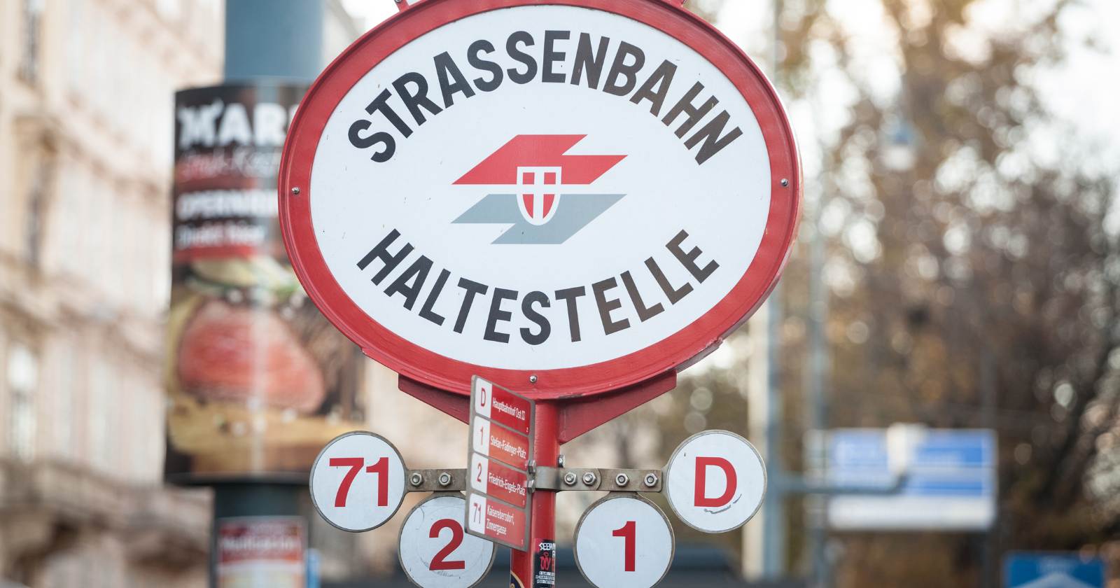 Bild der Straßenbahnstation Karlsplatz, welche im Rahmen des Vienna City Marathons 2026 von Ausfällen und Umleitungen betroffen sind