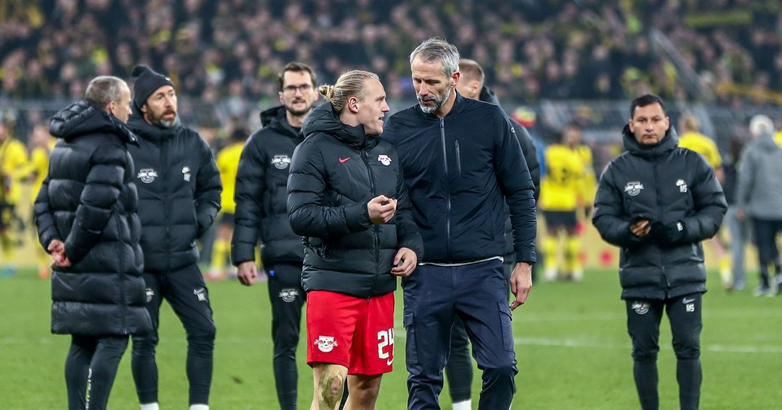 Xaver Schlager und Marco Rose während eines Spiels von RB Leipzig