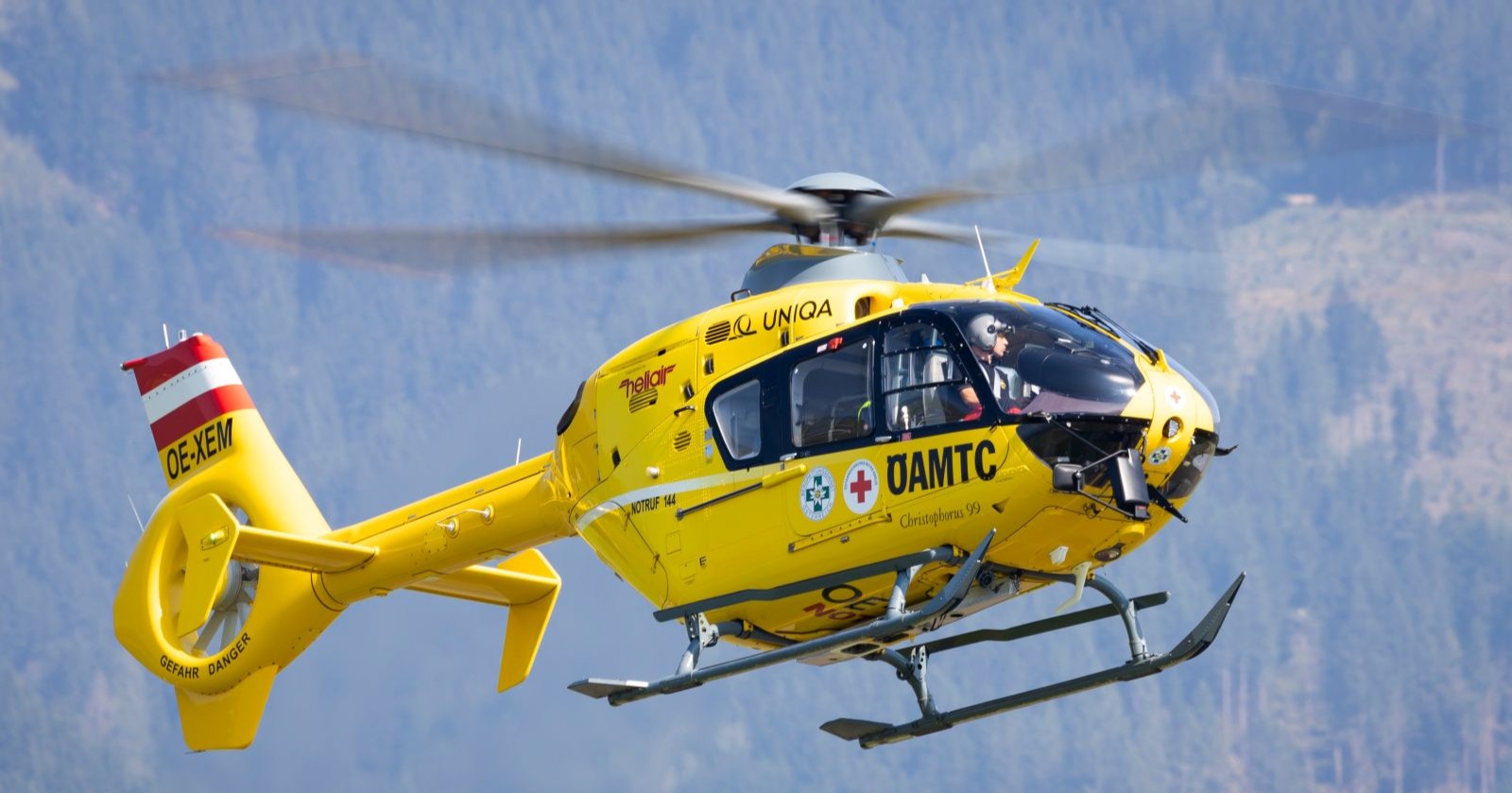Notarzthubschrauber nach Kart-Unfall in Grieskirchen bringt verletztes Kind ins Krankenhaus Passau
