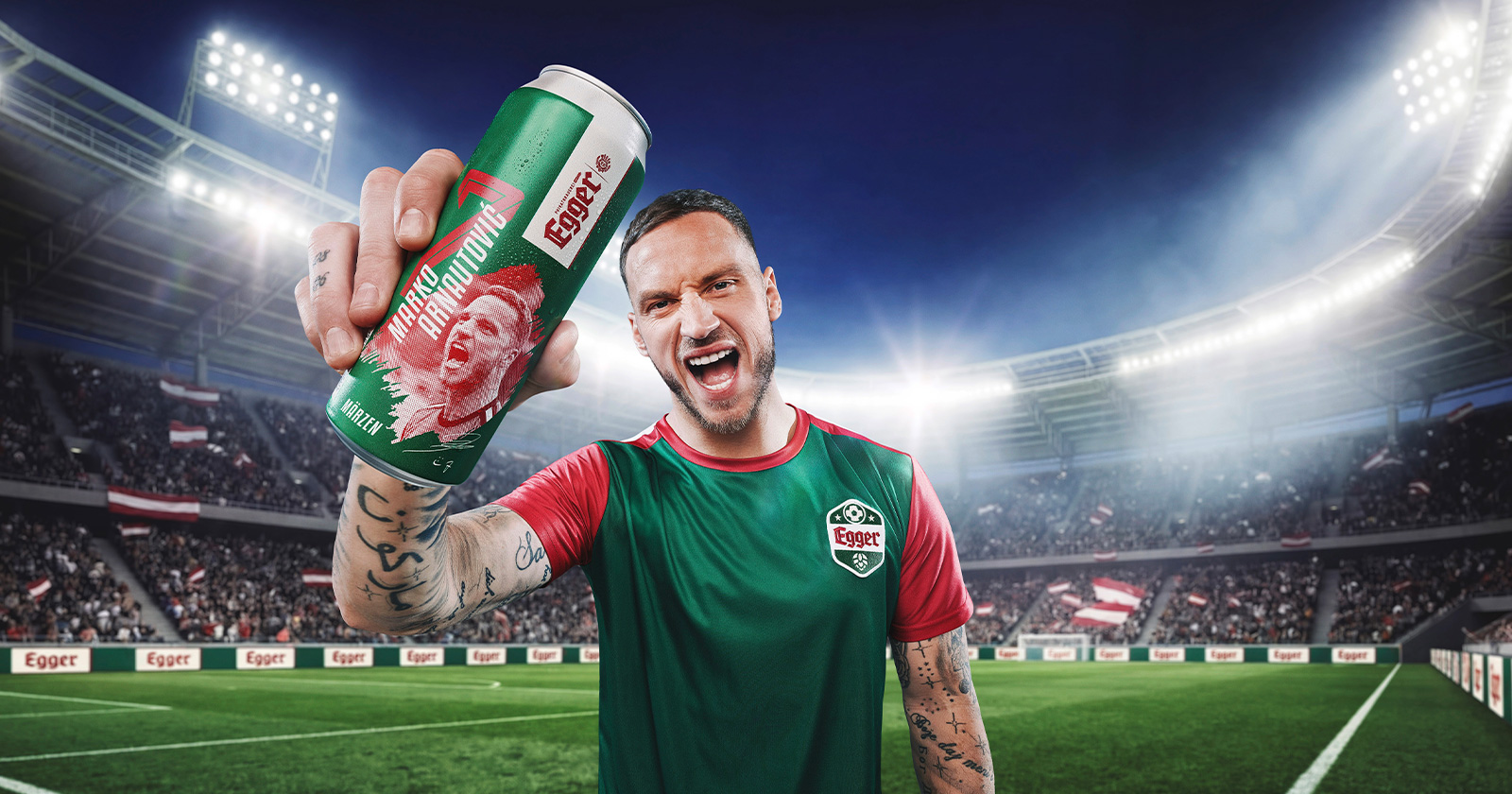 Marko Arnautović mit einer Dose Egger Bier | Credit: Privatbrauerei Egger