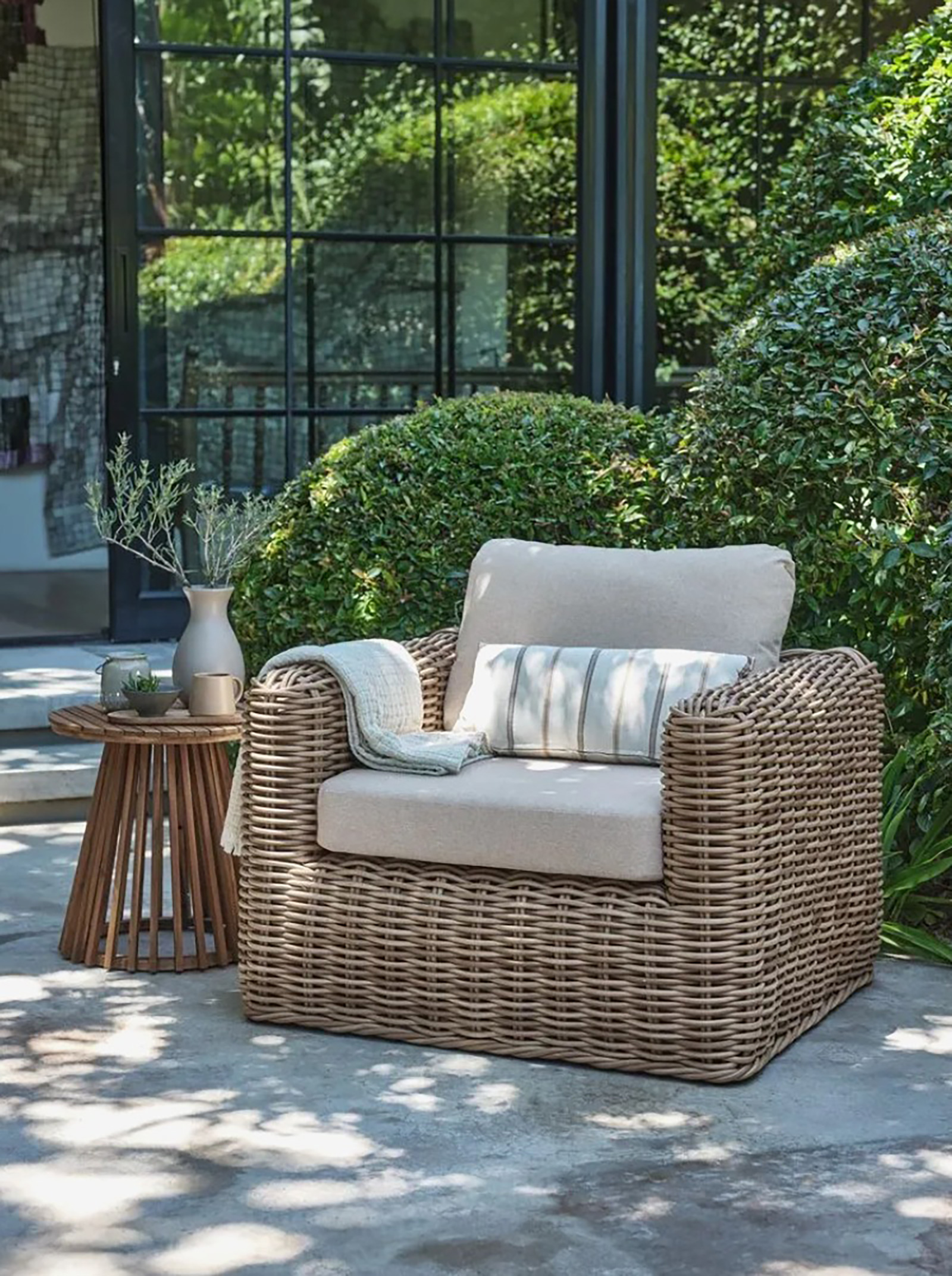 Loungesessel aus Rattan | Credit: JYSK