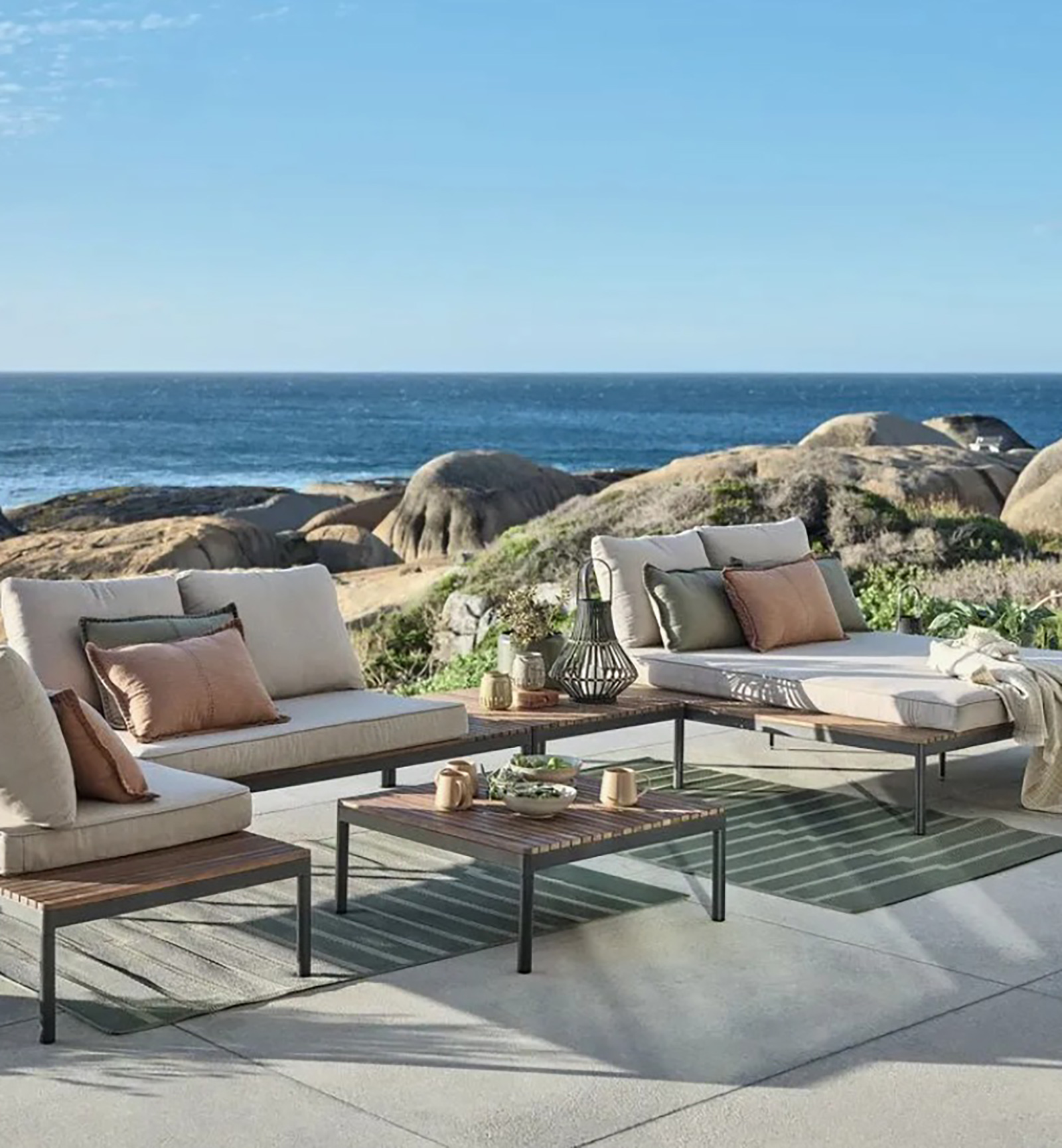 Gartenmöbel-Set am Strand | Credit: JYSK