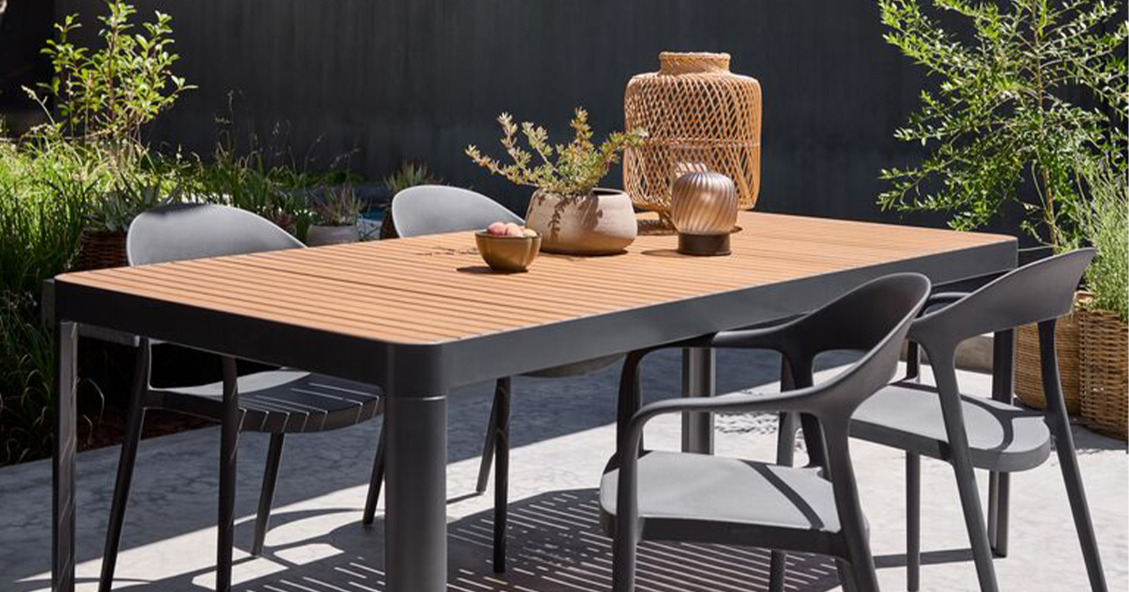 Terrasse mit Gartenmöbeln | Credit: JYSK