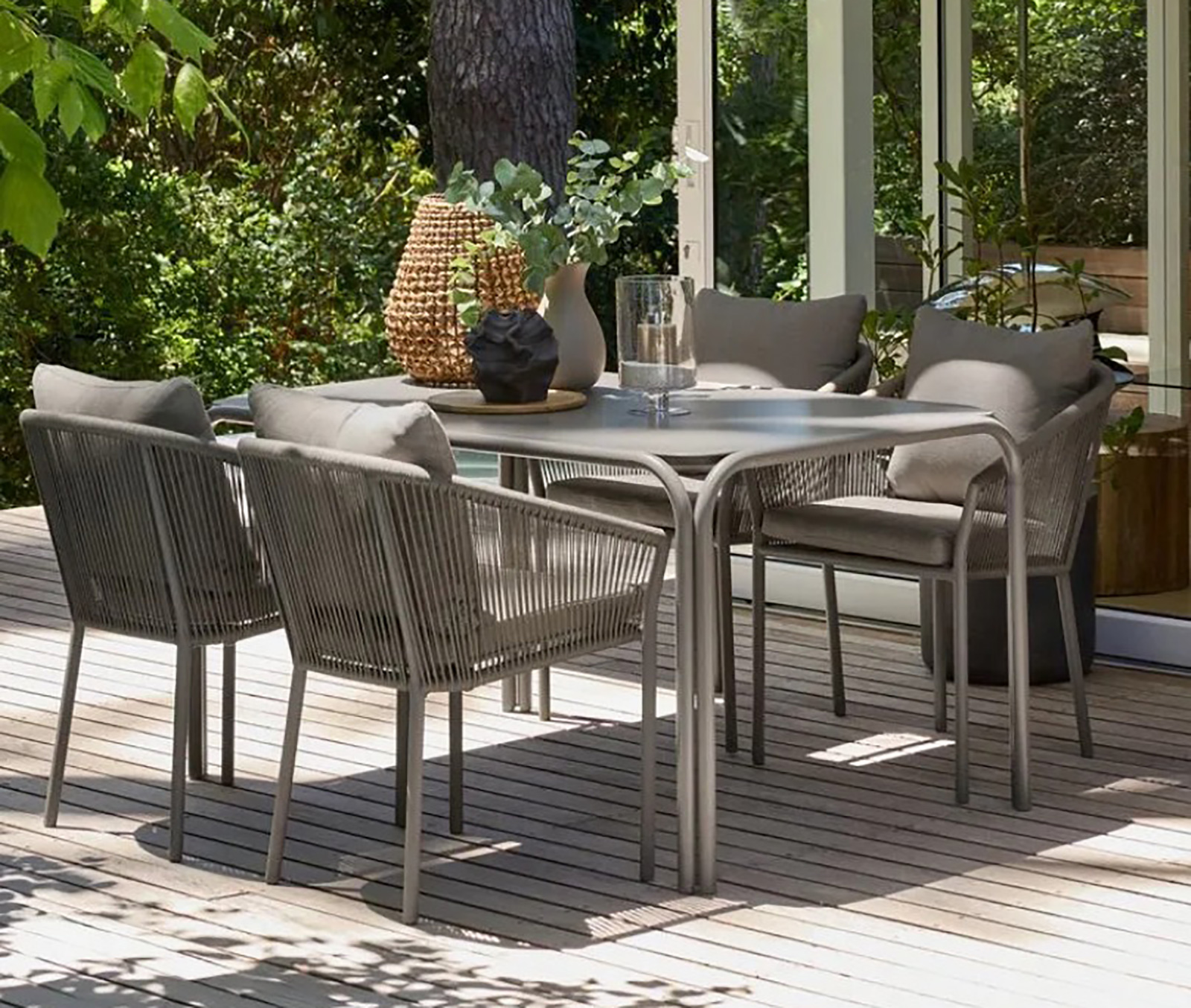 Wohnliche Terrasse mit Gartenmöbeln | Credit: JYSK