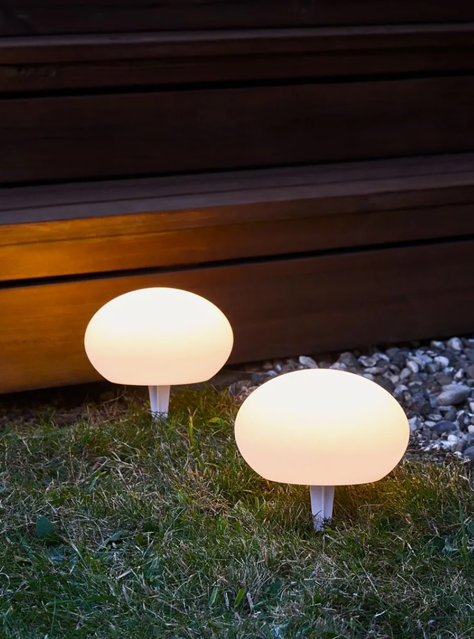 Solarleuchten im Garten | Credit: JYSK