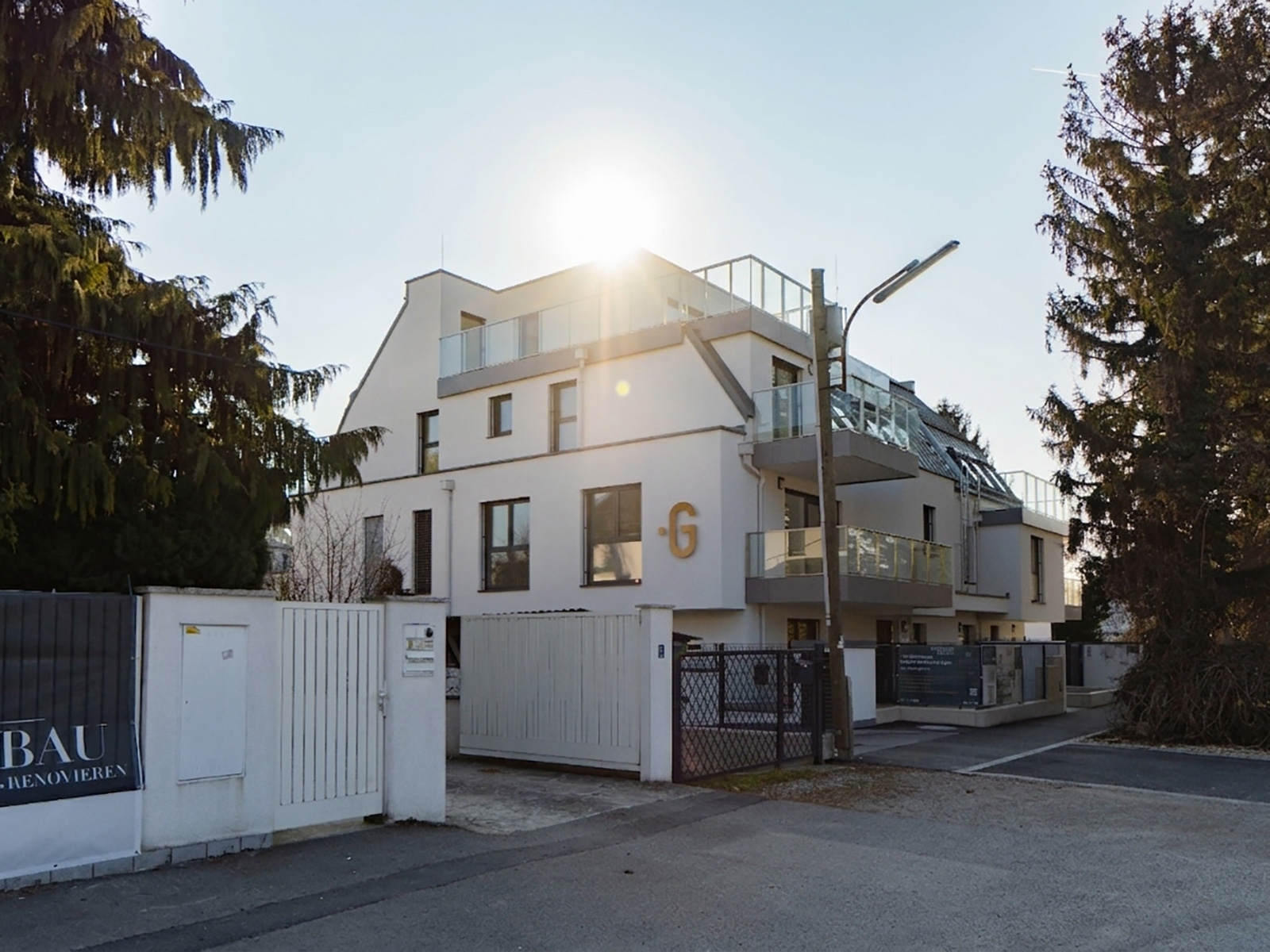 Modernes Wohnhaus von außen | Credit: Glorit Bausysteme