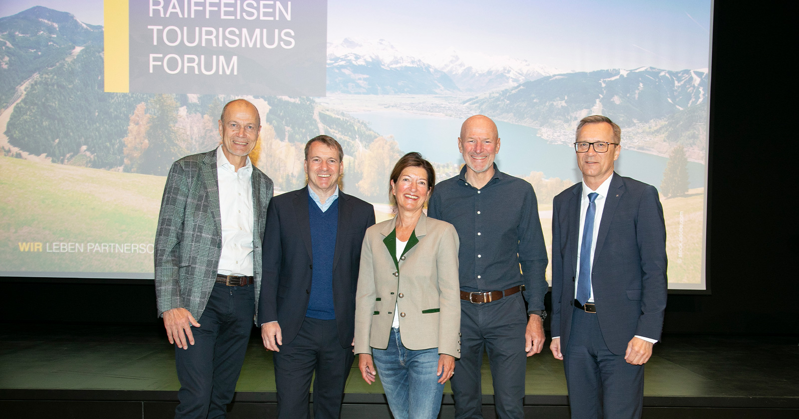 Referent Dieter Borer (Europapark Rust), Tourismusberater Richard Bauer, die beiden Gut Brandlhof-Eigentümer Birgit Maier und Alexander Strobl und RVS-Generaldirektor Heinz Konrad | Credit: RVS