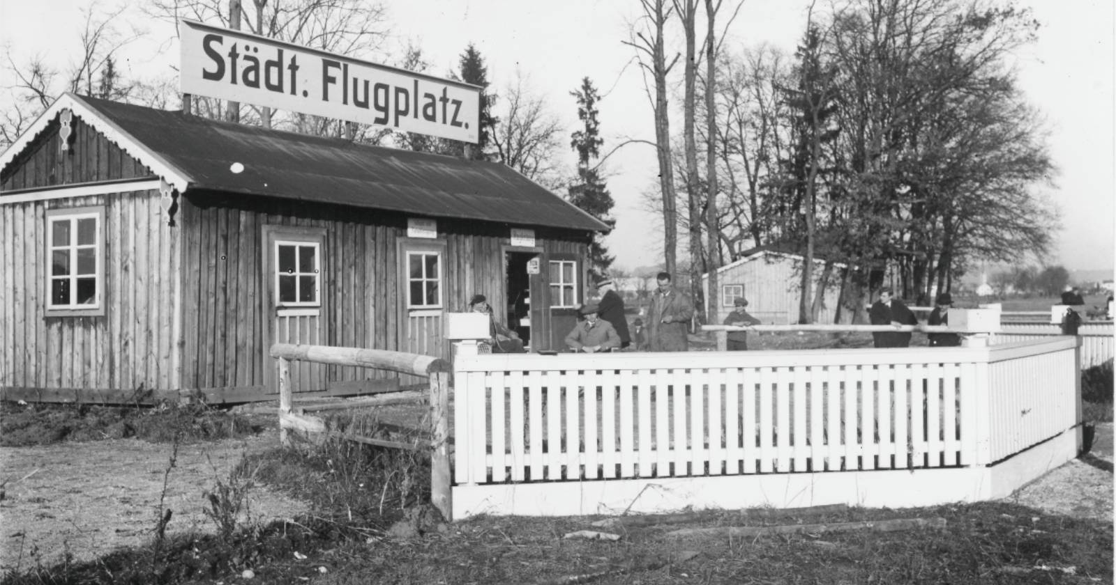 Salzburger Flughafen in 1927, Flugplatz mit 3 Räumen