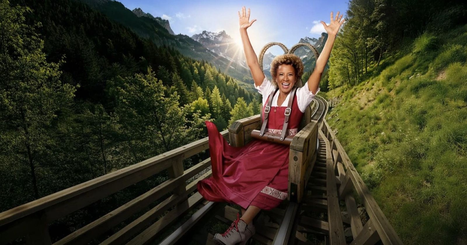 „Bauer sucht Frau“ 2026 mit Moderatorin Arabella Kiesbauer in einer Berglandschaft. Die neue ATV-Staffel startet am 27. Mai mit 14 Kandidaten aus ganz Österreich.