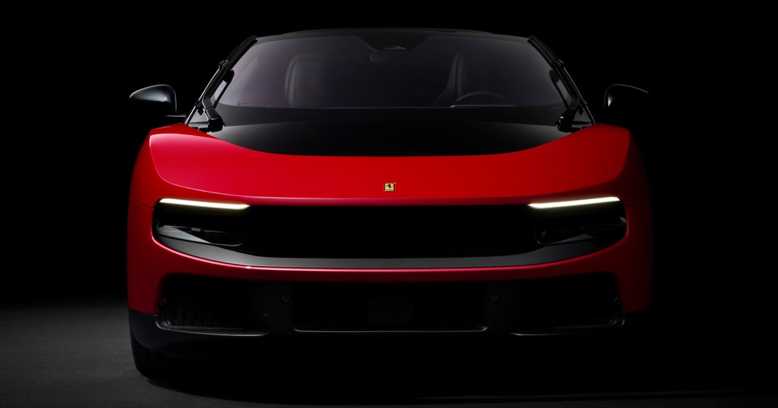Ferrari Luce Frontansicht rotes Elektroauto Ferrari erstes Elektroauto Design