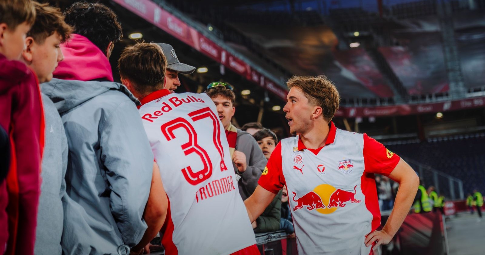 Jannik Schuster im Dress von Red Bull Salzburg nach dem Bundesliga Match gegen den FK Austria Wien