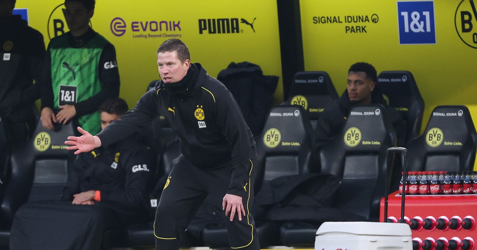 Trainer Mike Tullberg (Dortmund) gibt lautstark Anweisungen.