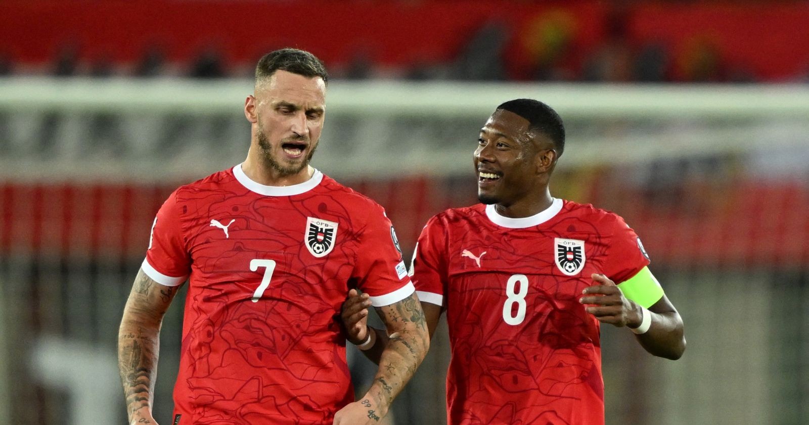 Marko Arnautovic und David Alaba während eines Länderspiels im Gespräch