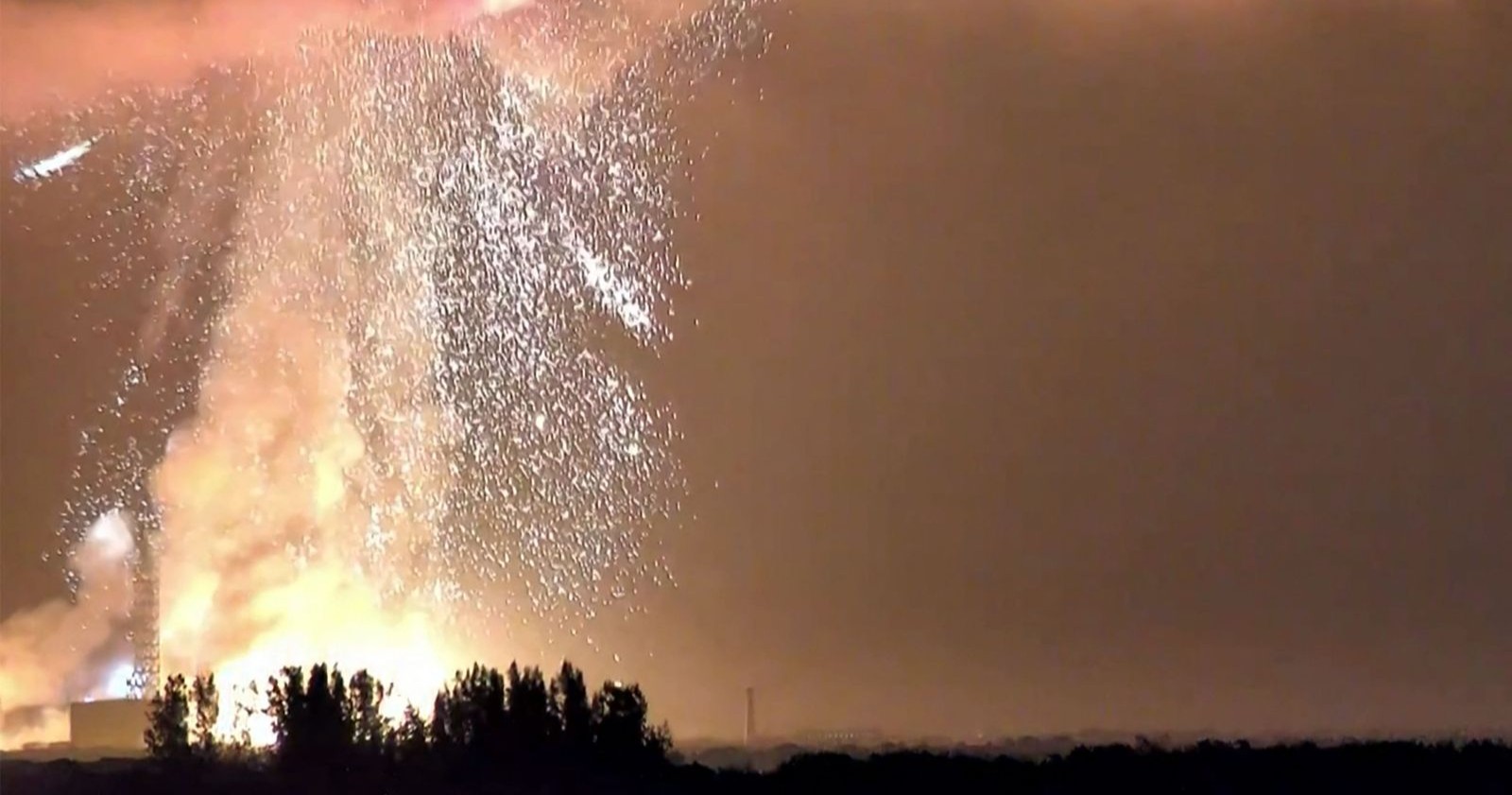 Blue Origin Rakete explodiert bei Test in Florida – riesiger Feuerball und Rauchwolke nach Zündung auf Startrampe sichtbar