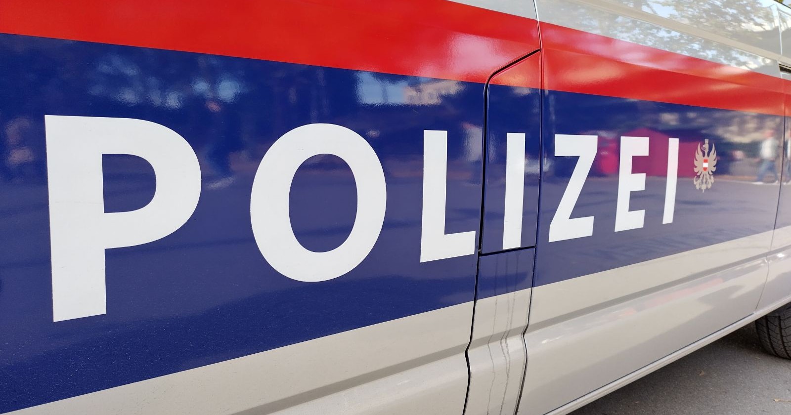 Polizeiwagen als Themenbild für den Großeinsatz vor dem Gasthaus Lüftner in Linz-Urfahr