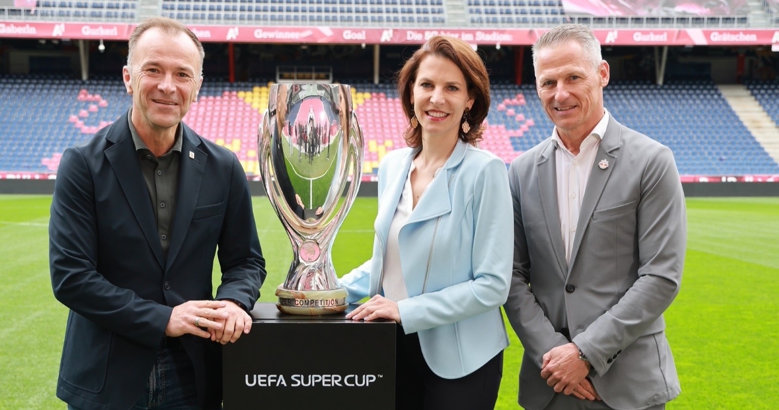 Im Rahmen einer Pressekonferenz haben am 14.4.2026 Landeshauptfrau Karoline Edtstadler, Bürgermeister Bernhard Auinger und FC Red Bull Salzburg-CEO Stephan Reiter wichtige Details zum UEFA Super Cup präsentiert.