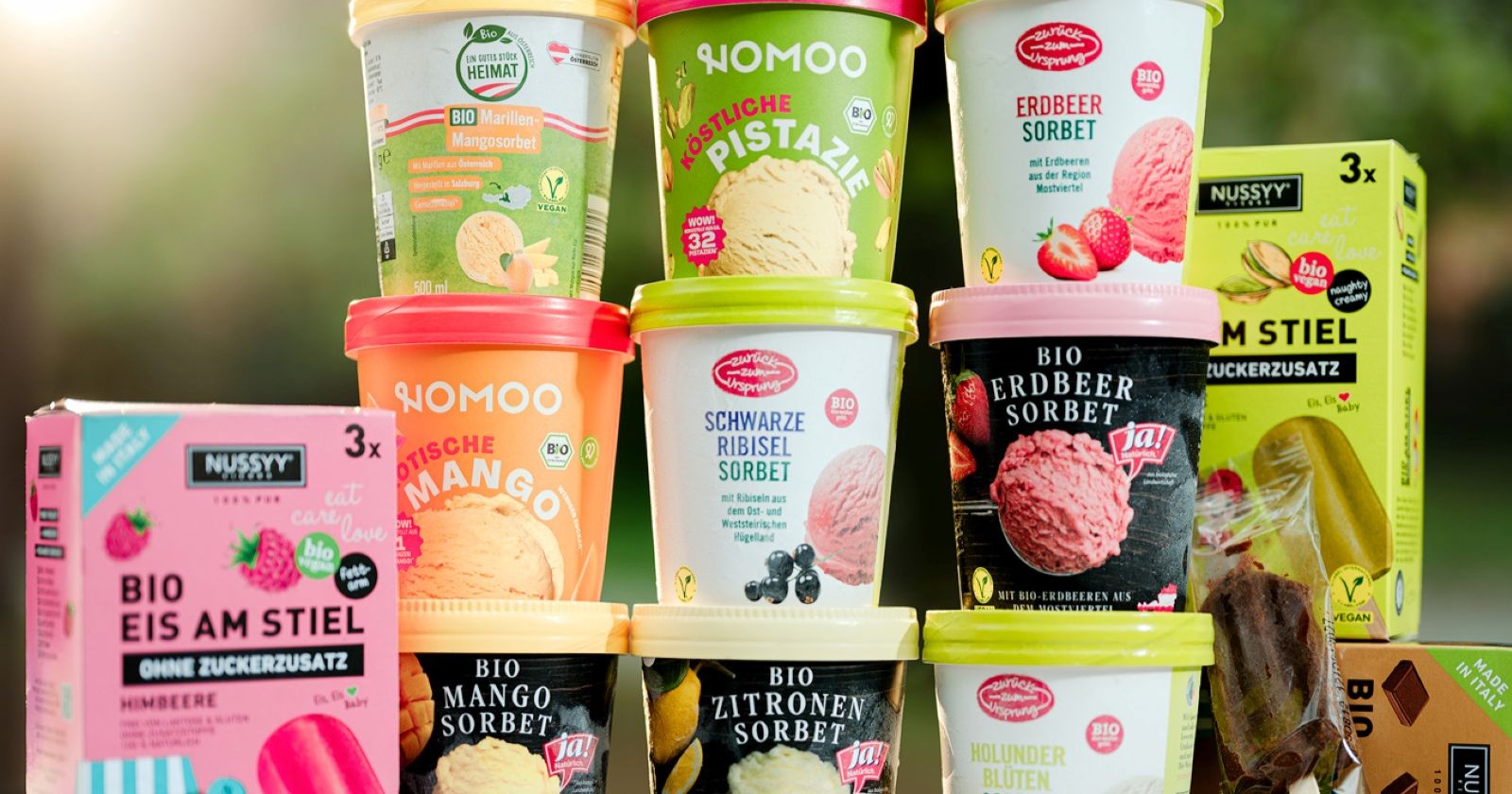 Supermarkt Eis Auswahl mit wenigen Bio und veganen Optionen laut Greenpeace Marktcheck