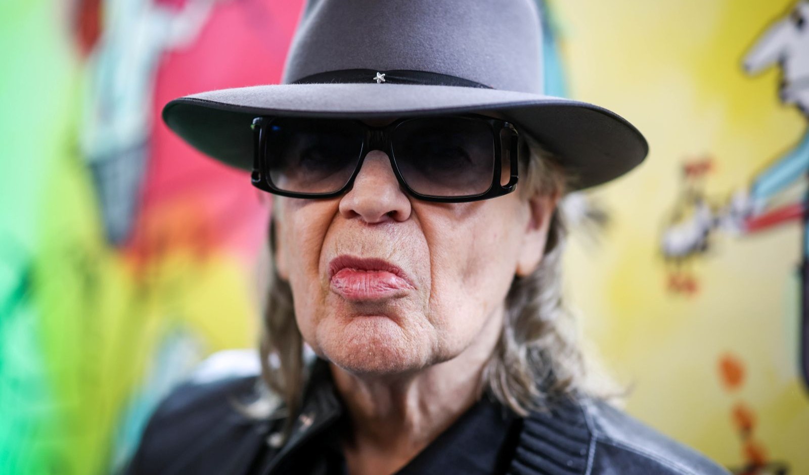 Udo Lindenberg mit Hut und dunkler Sonnenbrille – Sorge um den Musiker nach Krankenhausaufenthalt