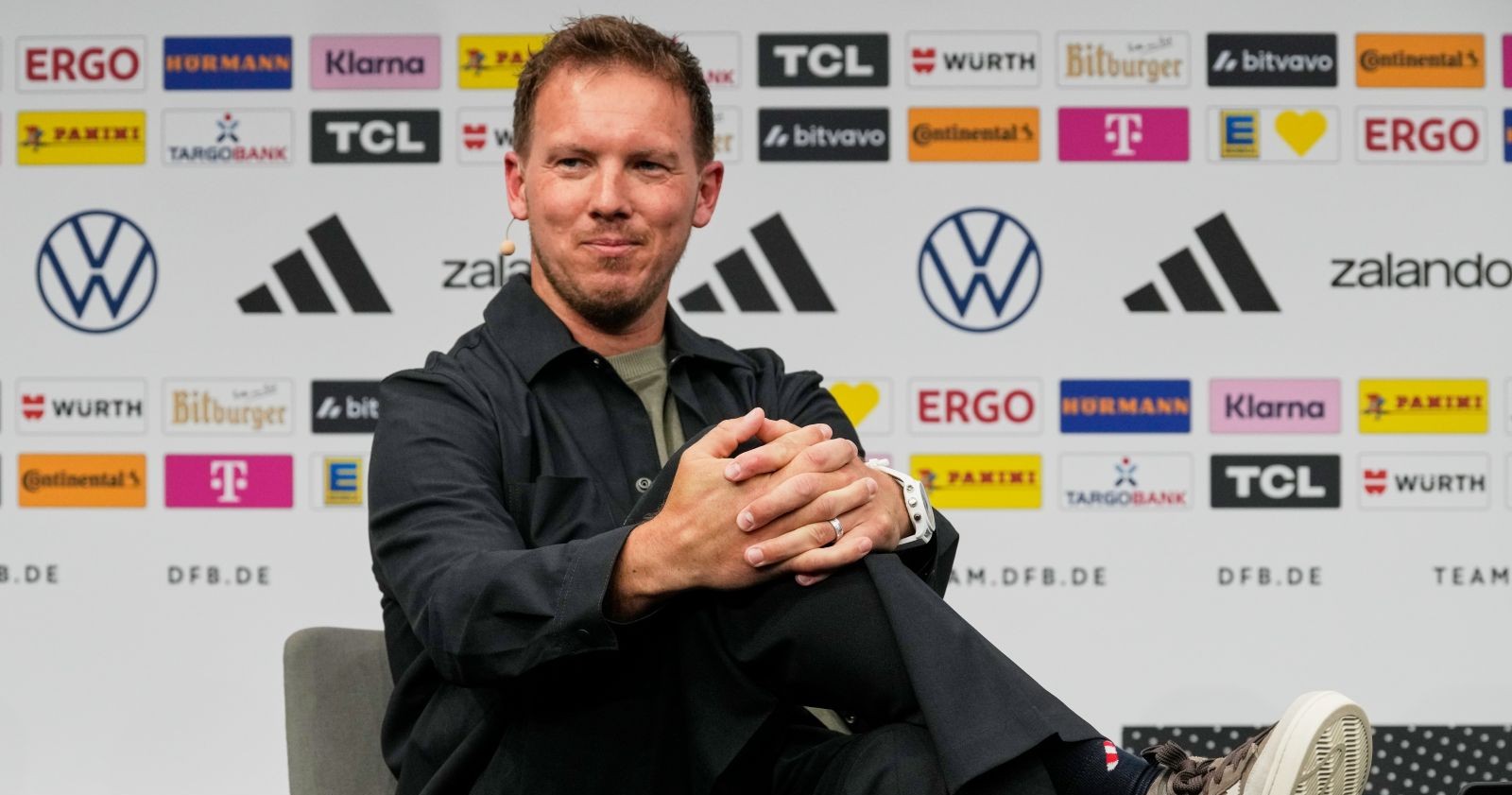 Bundestrainer Julian Nagelsmann lächelt bei der offiziellen Nominierung des deutschen WM-Kaders für das Turnier 2026