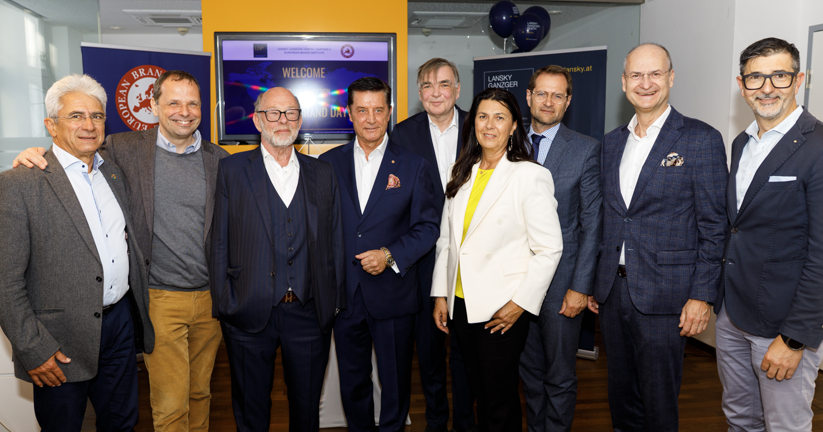 Gäste bei der World Brand Day Roof Top Reception 2026