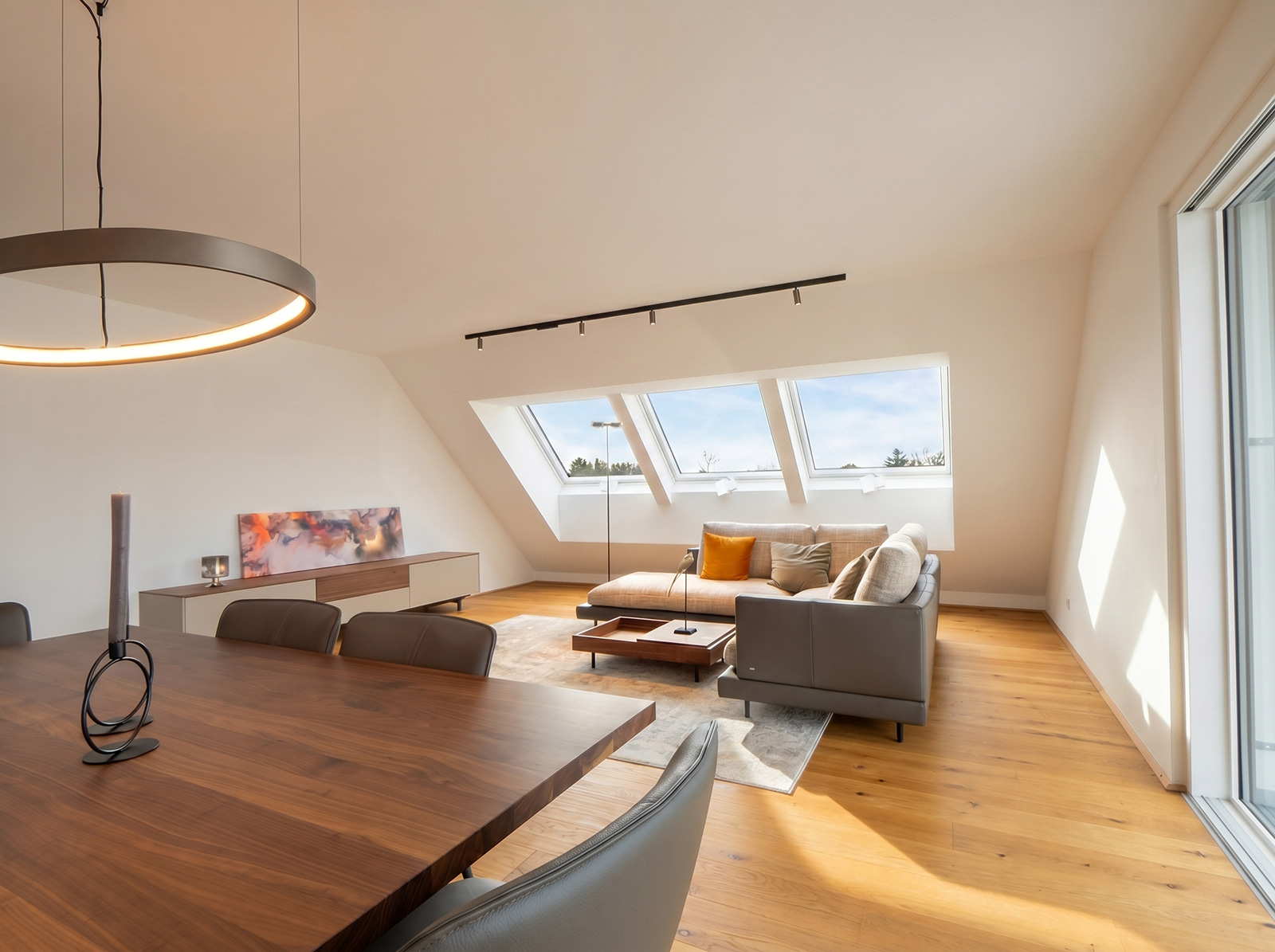 Modern eingerichtete Wohnung | Credit: Glorit Bausysteme